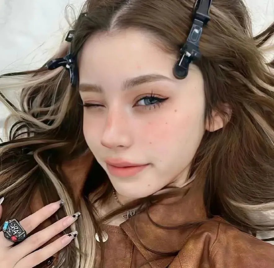 暗红
